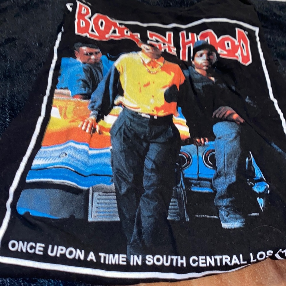 Boys in the good graphic tee